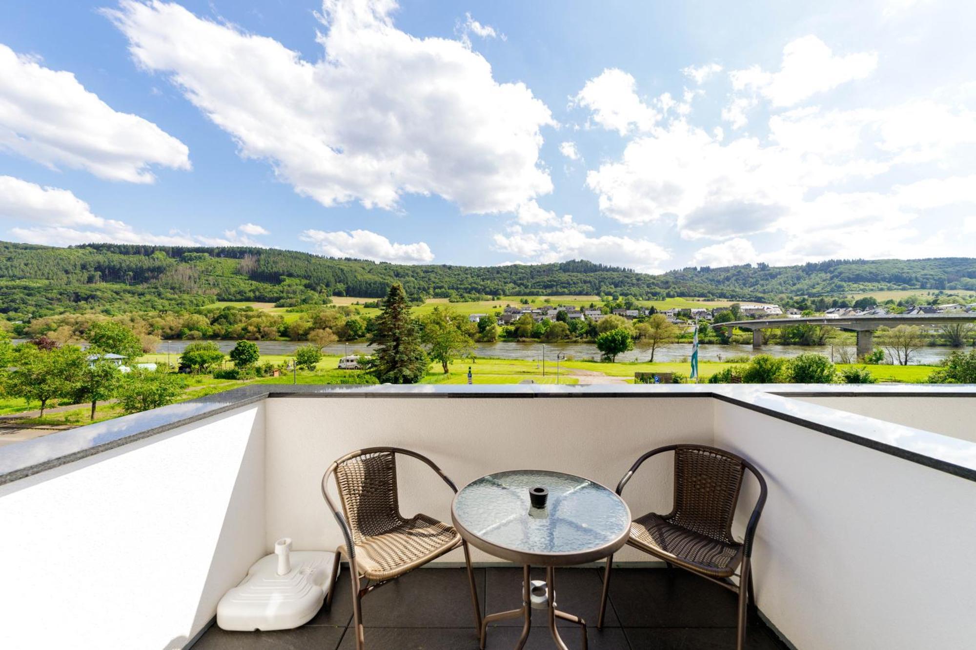 Vonmos Moselblick Apartments Kinheim Exterior photo