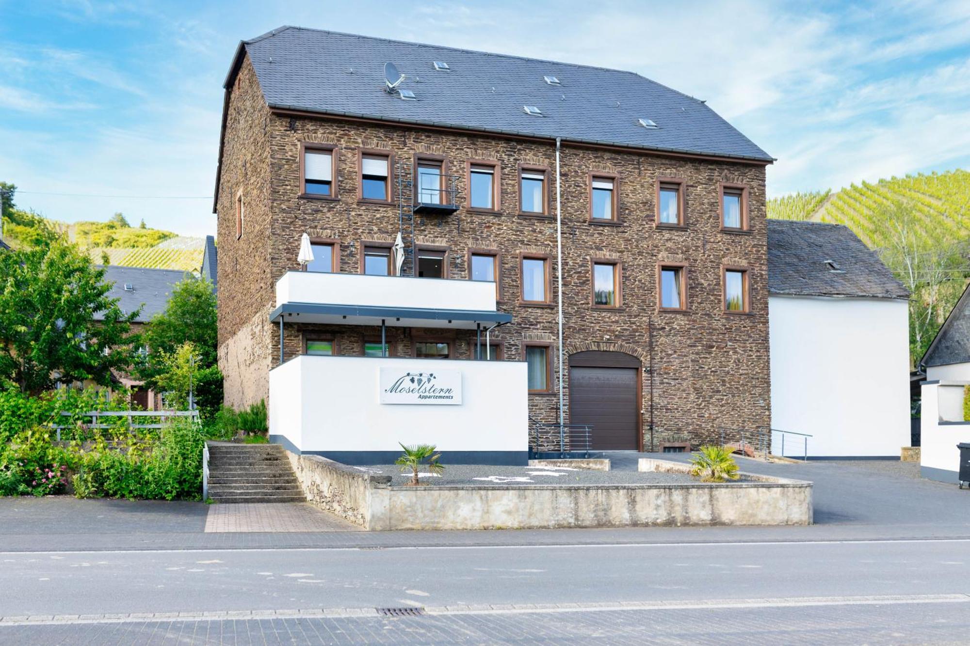 Vonmos Moselblick Apartments Kinheim Exterior photo